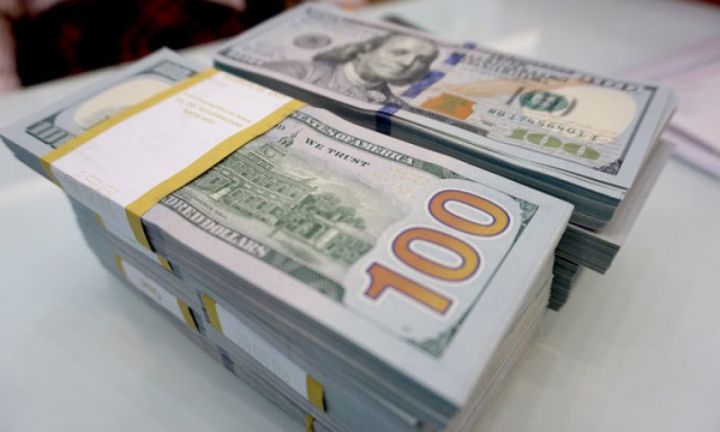 Bankların nağd dollar alışı satışını üstələyib