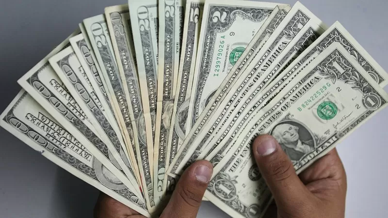 Dolların 1-ci rübdə bahalaşacağı, sonra ucuzlaşacağı gözlənilir