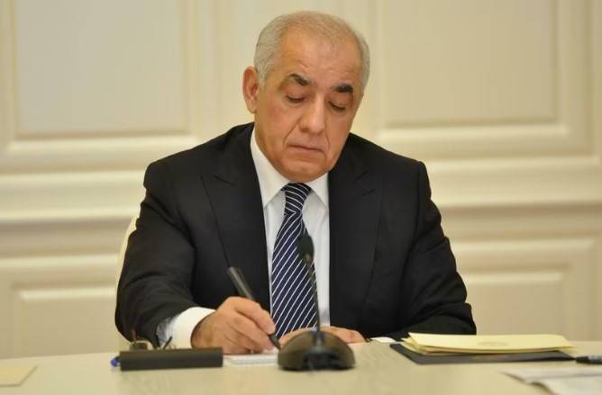 Baş nazir maaşlarla bağlı yeni qərar imzalayıb