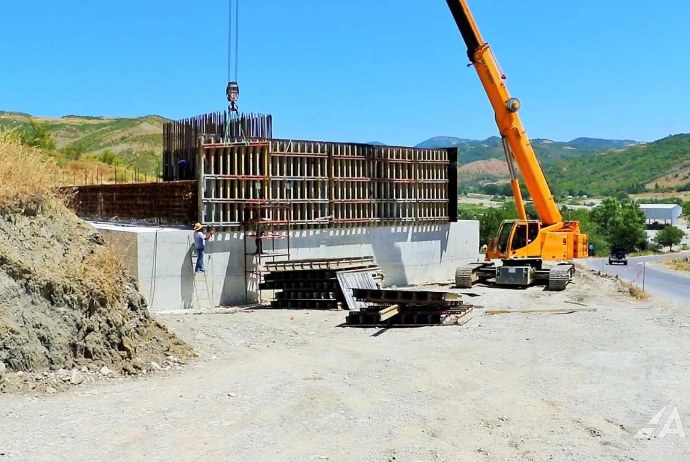 Azərbaycanda ən uzun asma körpü tikilir – QƏBƏLƏYƏ YOLU 10 KM QISALDACAQ