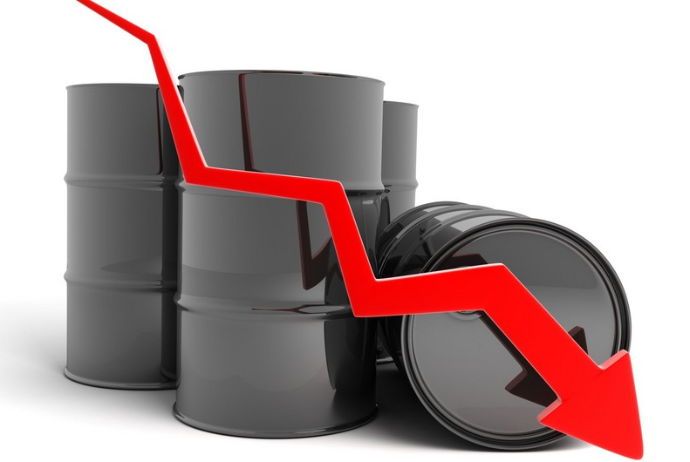 "Brent" neftinin qiyməti 11 aydan sonra ilk dəfə 79 dollardan aşağı düşüb