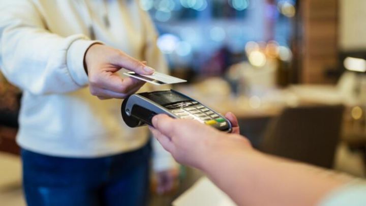 Əcnəbilər Azərbaycanda bank kartları ilə 1,8 milyard manat xərcləyiblər