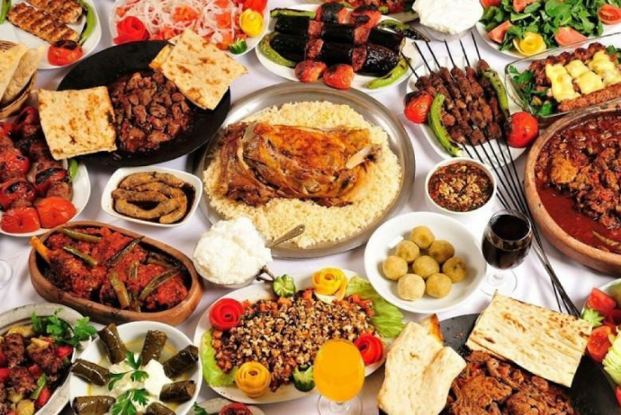 Ötən ay Azərbaycanda kafe və restoranlara 124.9 milyon manat xərclənib